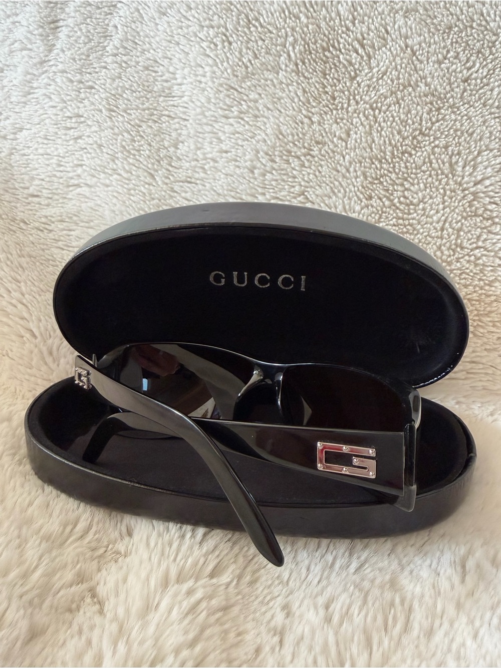 Vintage GUCCI Y2K Rectangular Wrap Sunglasses - Black/Grey